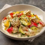 Kremowy Kurczak z Papryką i Cukinią