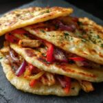 Plaskie Chlebki z Kurczakiem i Warzywami