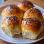 Drożdżowe bułeczki z makiem