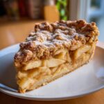 Szarlotka – przepis na domowe ciasto jabłkowe z dzieciństwa