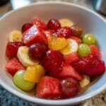 salatka owocowa z miodowo limonkowym sosem