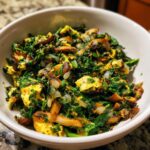 salatka z quiche ze szpinakiem brokulami i pieczarkami