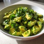 salatka z swiezych awokado z dressingiem z limonki i miodu to pyszna propozycja